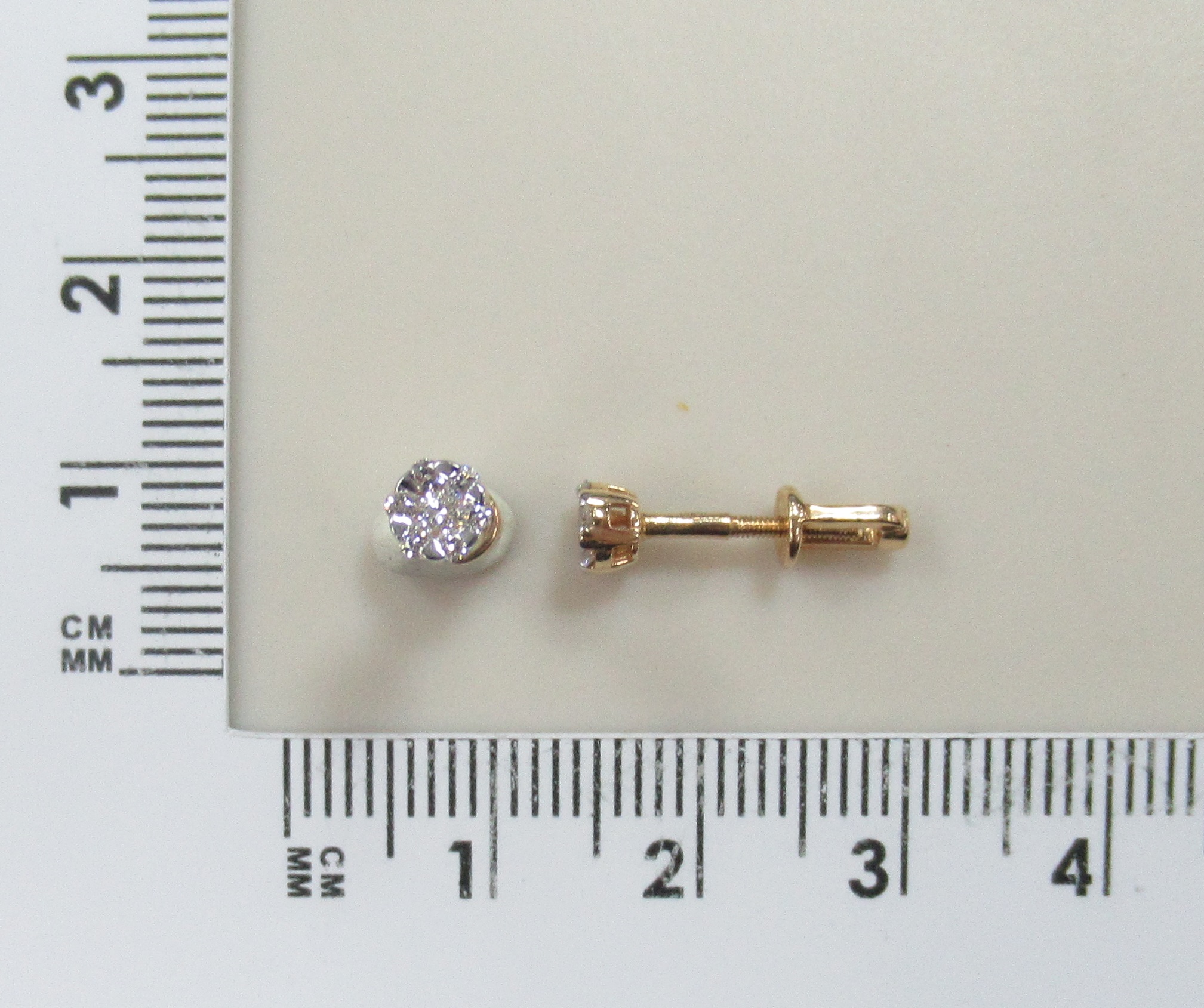 Золотые серьги-пусеты 585 пробы; родий; вставки 2 Бр.Кр-57 0,054 3/6А; 12 Бр.Кр-57 0,168 3/6А